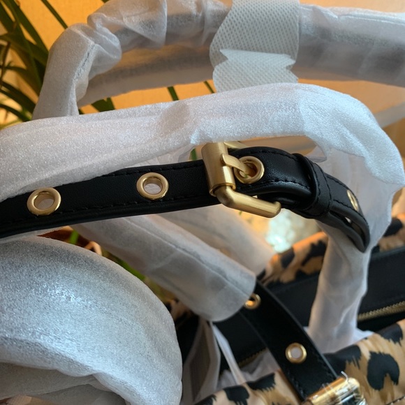 SOLD⛔️Authentic MOSCHINO leather/cotton cheetah print top zip tote/Crossbody - Picture 15 of 16